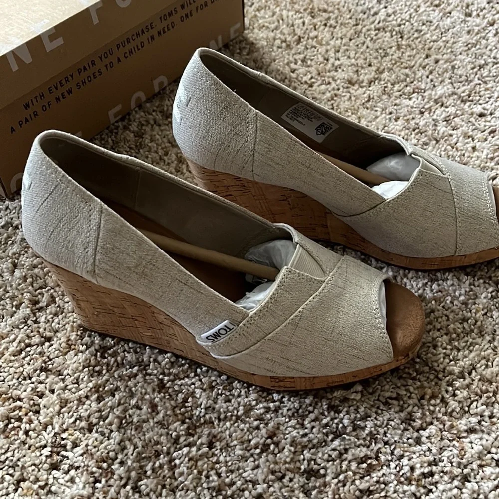 Toms Wedge Shoes 6.5 - Picture 3 of 7